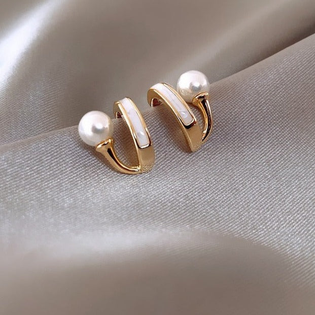 Brinco de Madrepérola Banhado a Ouro 18k - ByFirenzzi