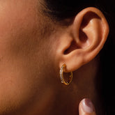 Brincos Argola de Pedra Arielle Banhado a Ouro 18k - ByFirenzzi